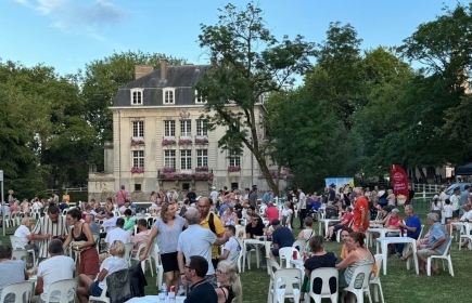 Sous un soleil estival, pour le 21 Juin, La fête de la musique dans le parc de Nieppe bat son plein !!